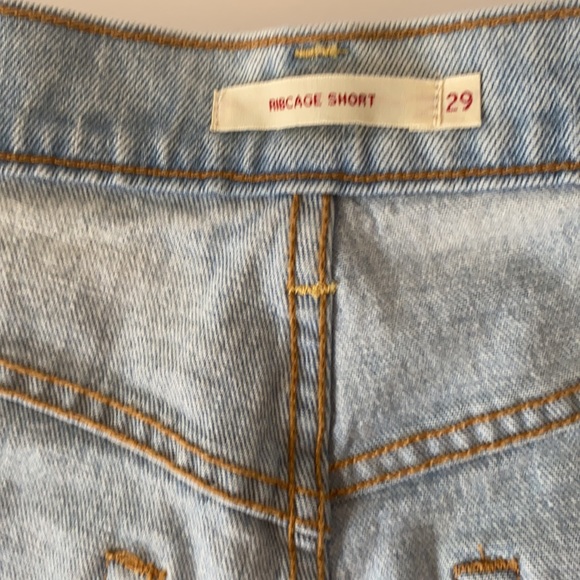 Levi’s Ribcage Short - Picture 5 of 8